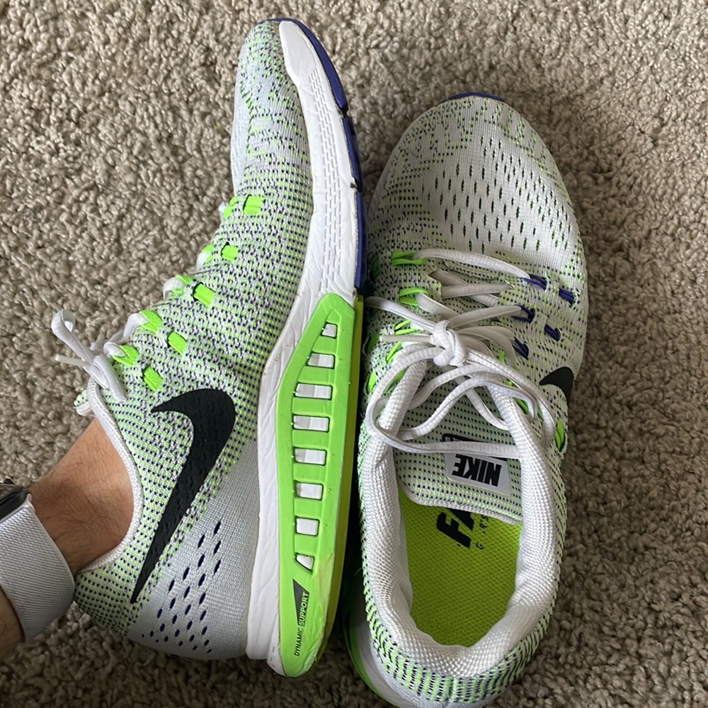 NIKE Women’s Zoom Structure 9.5 sneakers